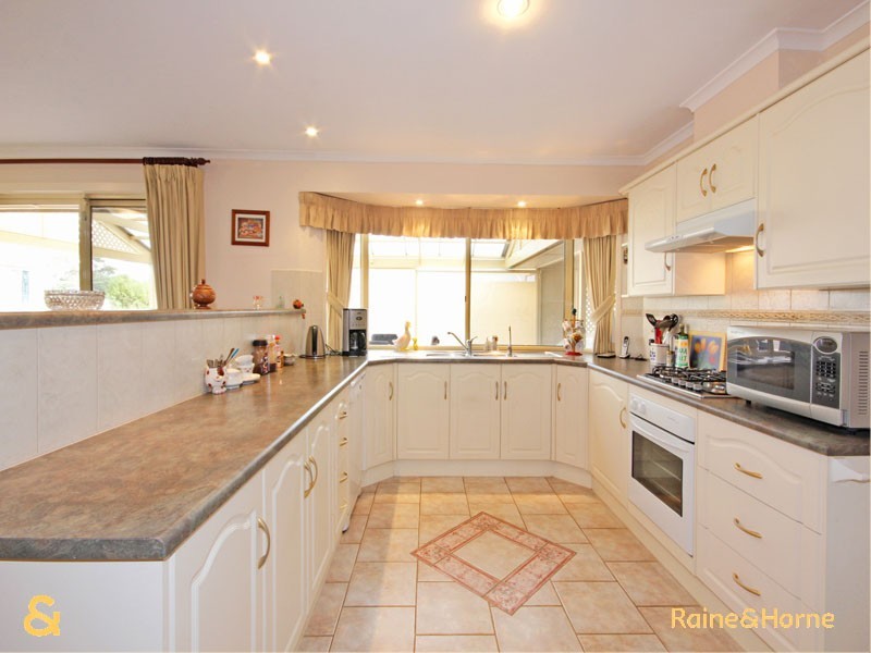 10 Perin Avenue, Woodcroft SA 5162