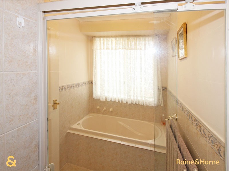 10 Perin Avenue, Woodcroft SA 5162