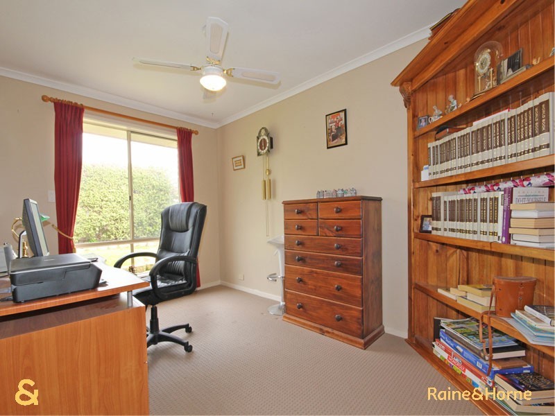 10 Perin Avenue, Woodcroft SA 5162