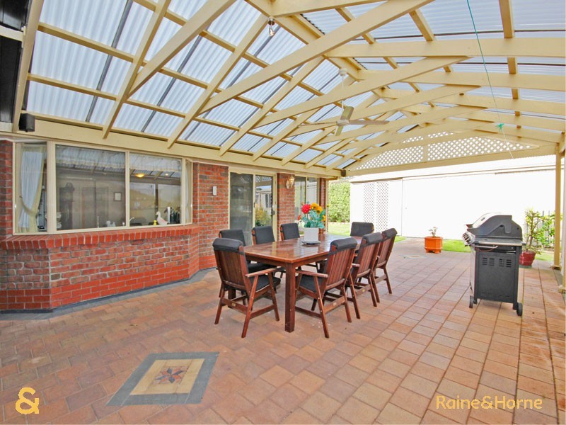 10 Perin Avenue, Woodcroft SA 5162