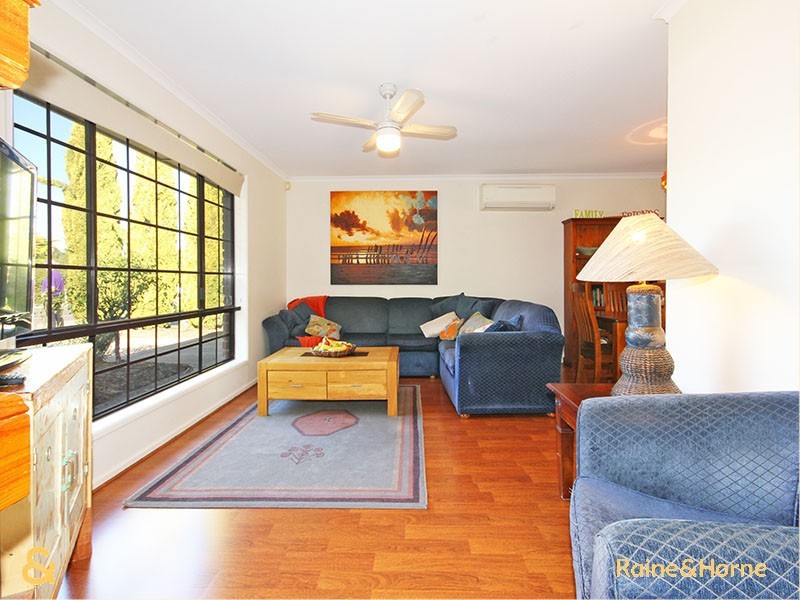 12 Warburton Drive, Woodcroft SA 5162