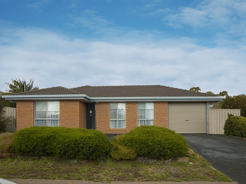 24 Brookland Valley Drive, Woodcroft SA 5162