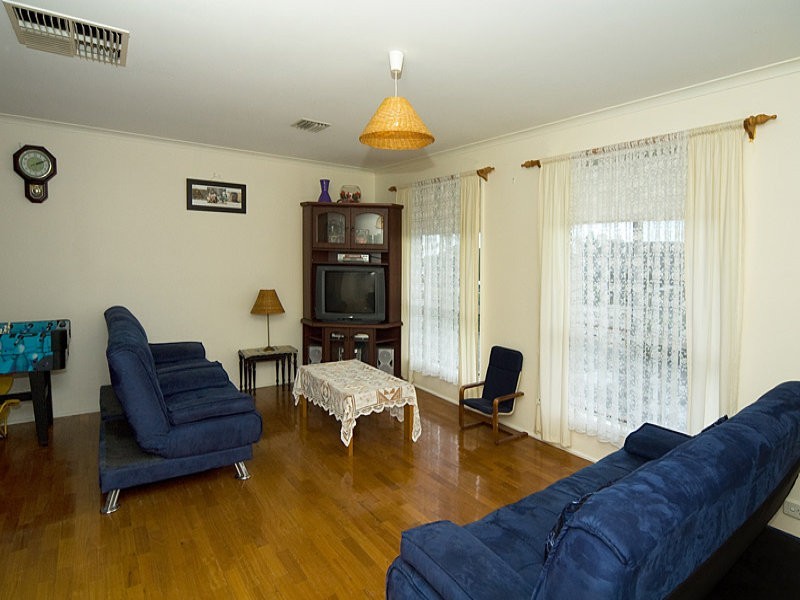 24 Brookland Valley Drive, Woodcroft SA 5162