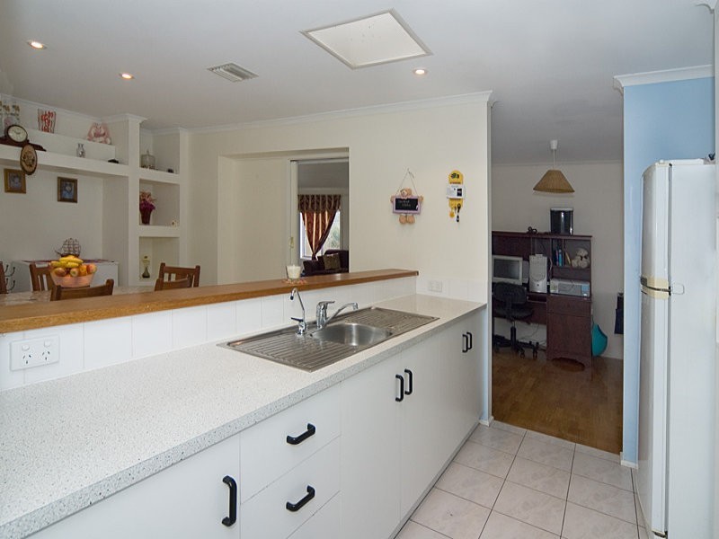 24 Brookland Valley Drive, Woodcroft SA 5162