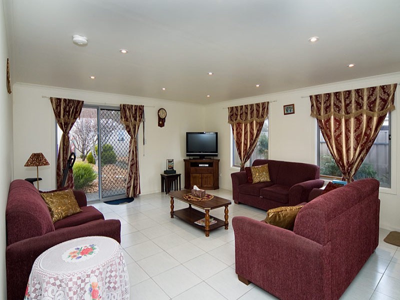 24 Brookland Valley Drive, Woodcroft SA 5162