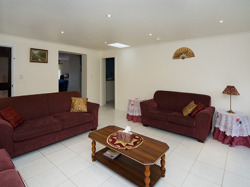 24 Brookland Valley Drive, Woodcroft SA 5162