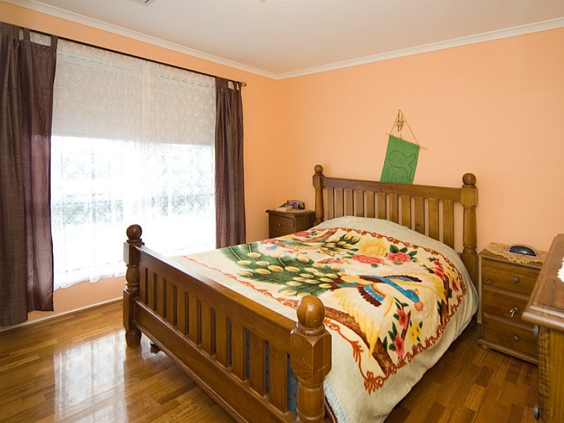 24 Brookland Valley Drive, Woodcroft SA 5162