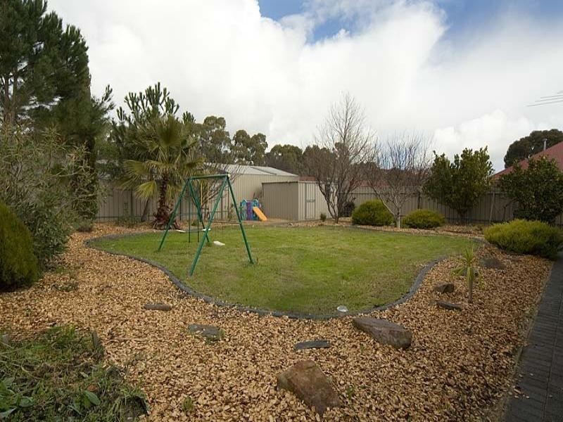 24 Brookland Valley Drive, Woodcroft SA 5162