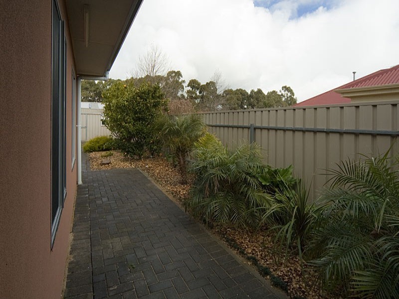 24 Brookland Valley Drive, Woodcroft SA 5162