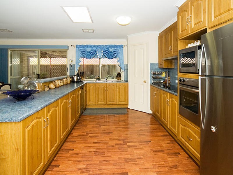 15 Carlisle Court, Hallett Cove SA 5158