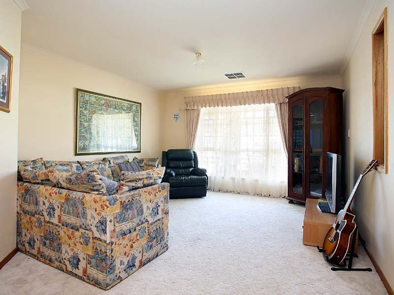 31 Shillabeer Crescent, Woodcroft SA 5162