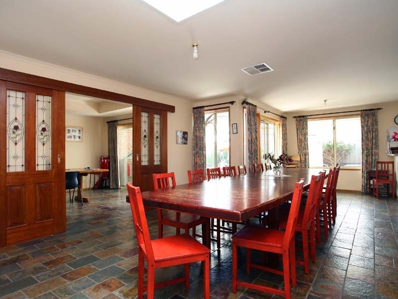 31 Shillabeer Crescent, Woodcroft SA 5162