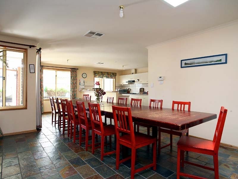 31 Shillabeer Crescent, Woodcroft SA 5162