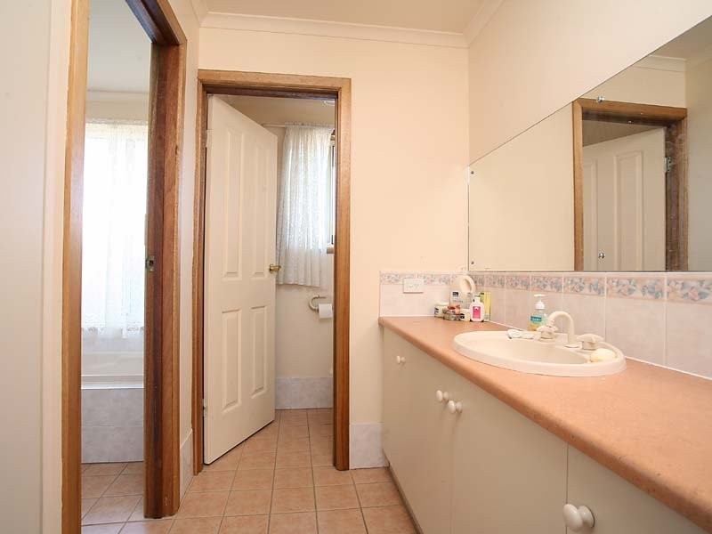 31 Shillabeer Crescent, Woodcroft SA 5162