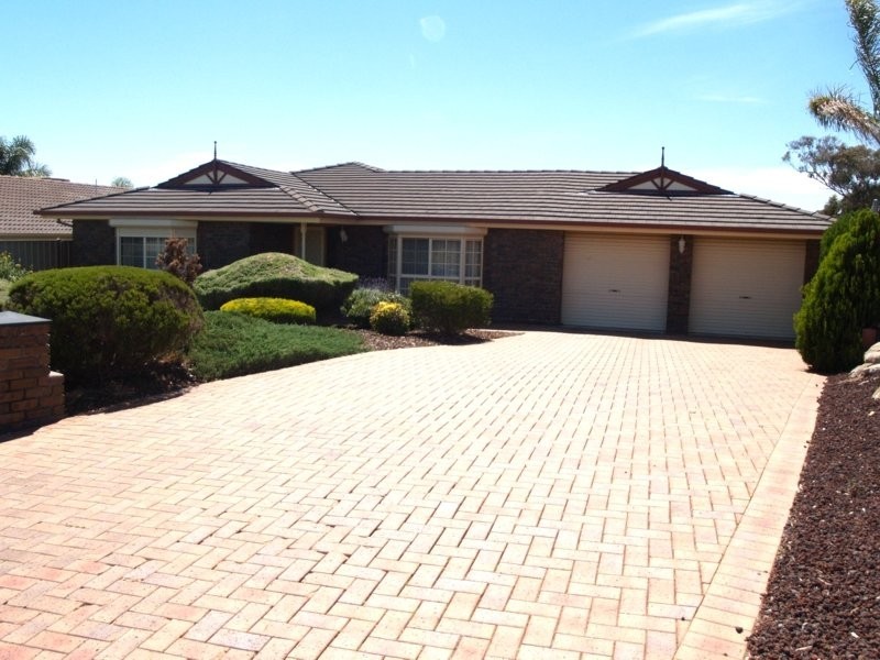 11 Tobin Crescent, Woodcroft SA 5162