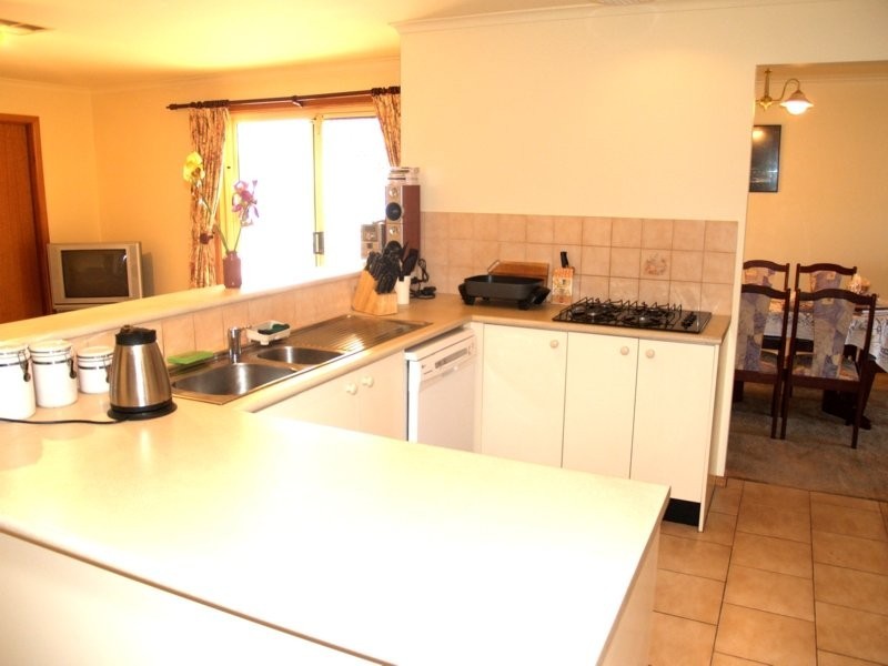 11 Tobin Crescent, Woodcroft SA 5162