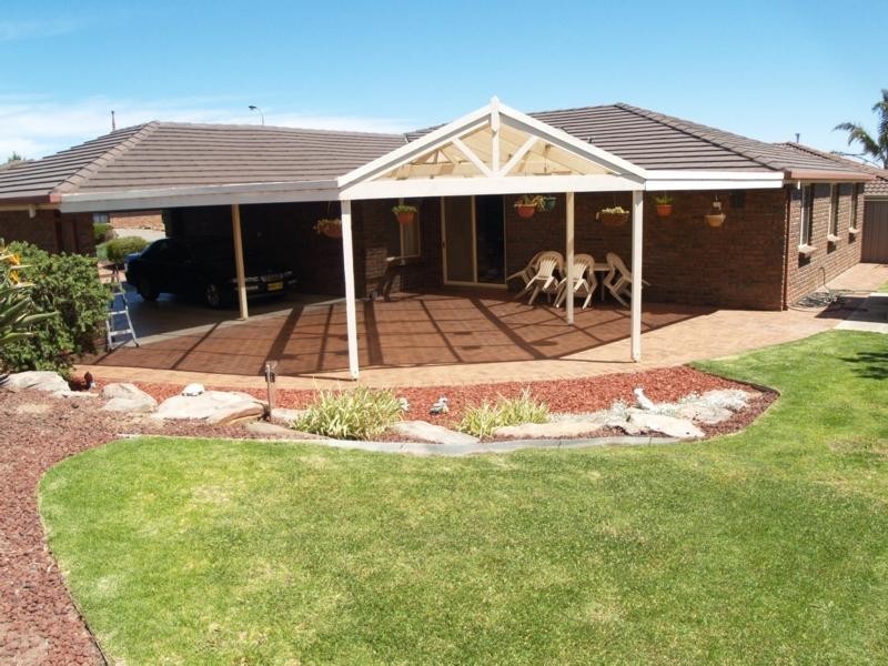 11 Tobin Crescent, Woodcroft SA 5162