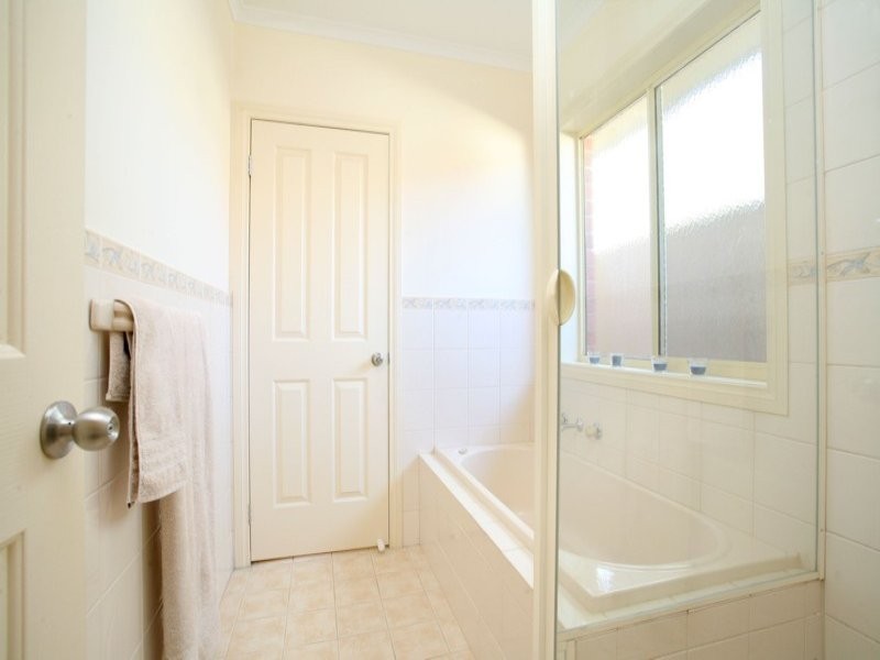 8A Albany Crescent, Oaklands Park SA 5046