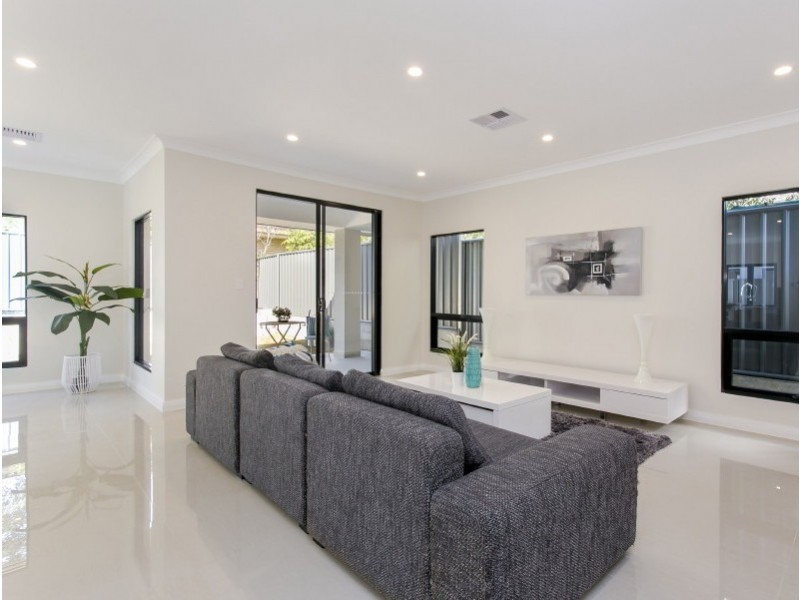 4b York Drive, Flagstaff Hill SA 5159