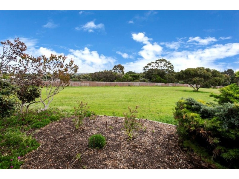 11 Esther Drive, Woodcroft SA 5162
