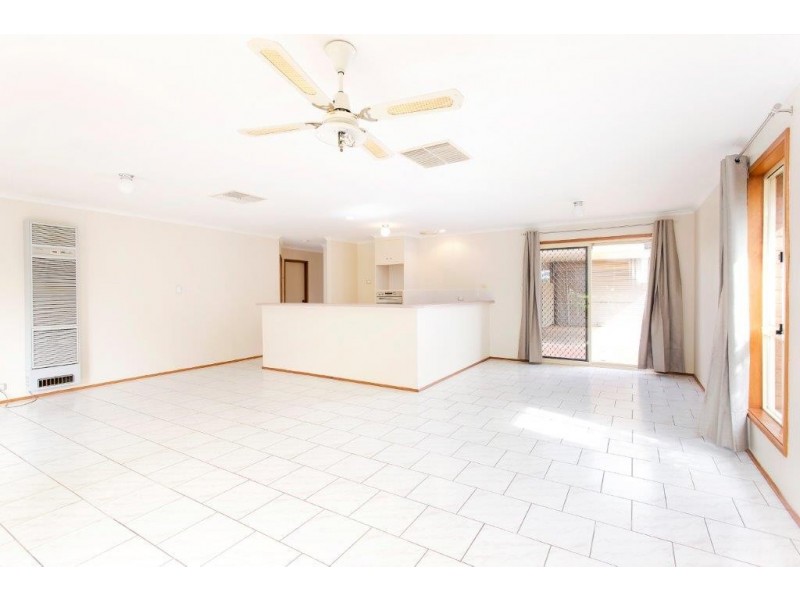 11 Esther Drive, Woodcroft SA 5162
