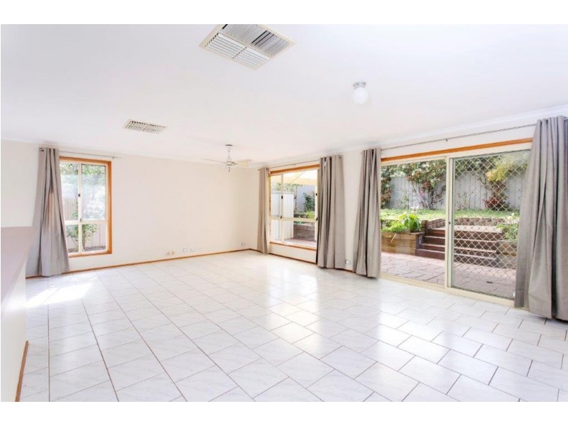 11 Esther Drive, Woodcroft SA 5162