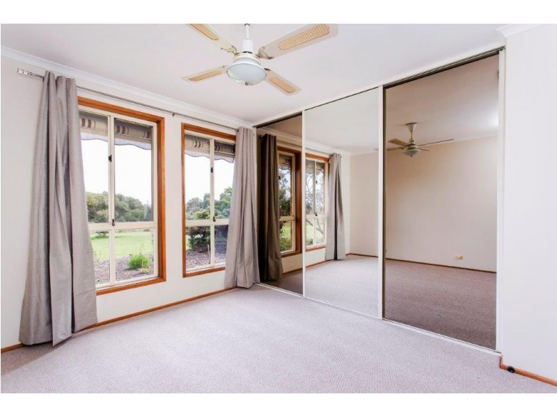 11 Esther Drive, Woodcroft SA 5162