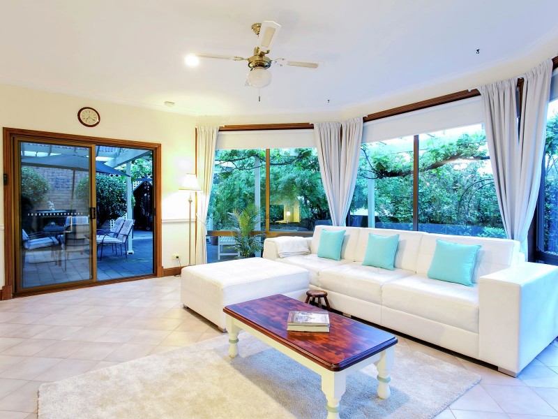 11 Equestrian Drive, Woodcroft SA 5162