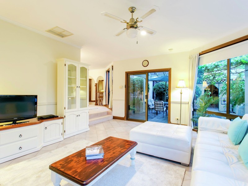 11 Equestrian Drive, Woodcroft SA 5162