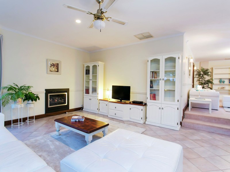 11 Equestrian Drive, Woodcroft SA 5162