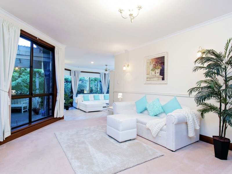 11 Equestrian Drive, Woodcroft SA 5162