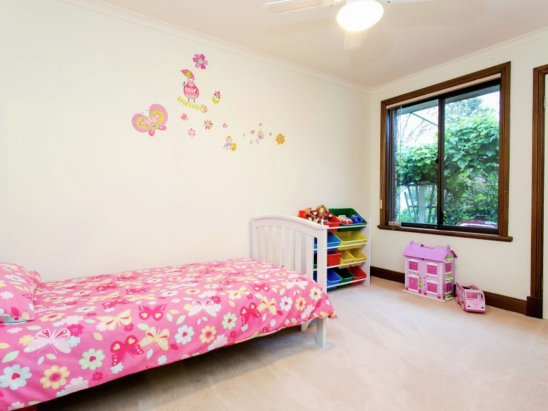 11 Equestrian Drive, Woodcroft SA 5162