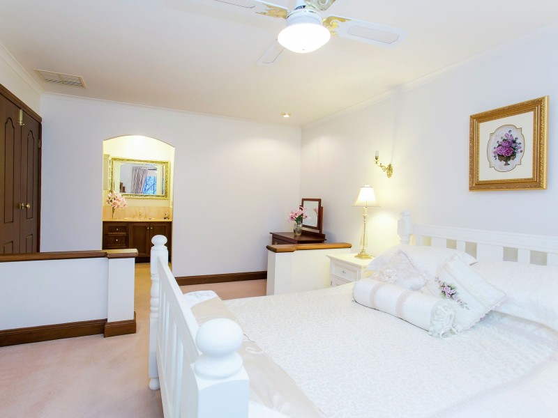 11 Equestrian Drive, Woodcroft SA 5162