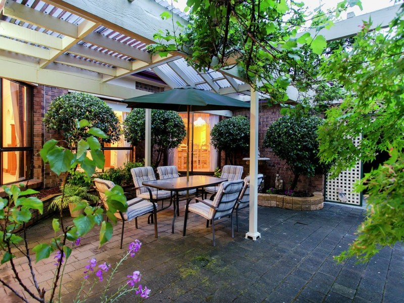 11 Equestrian Drive, Woodcroft SA 5162