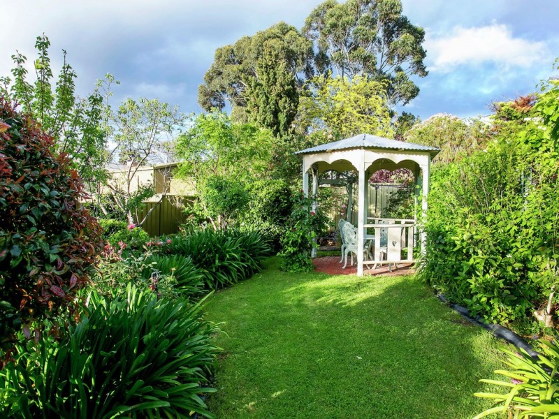 11 Equestrian Drive, Woodcroft SA 5162