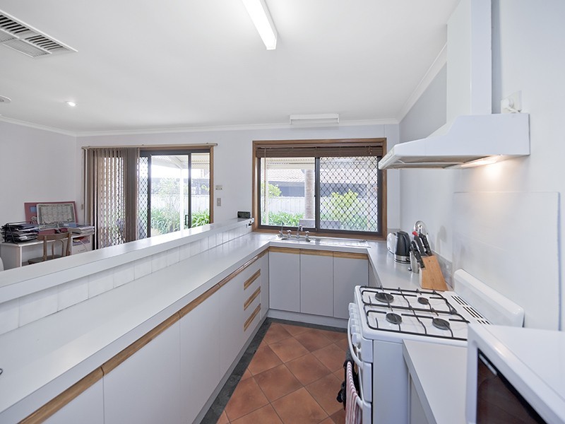 13 Sherebrooke Boulevard, Woodcroft SA 5162