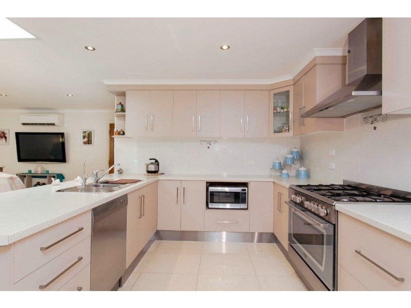 16 Mason Avenue, Happy Valley SA 5159