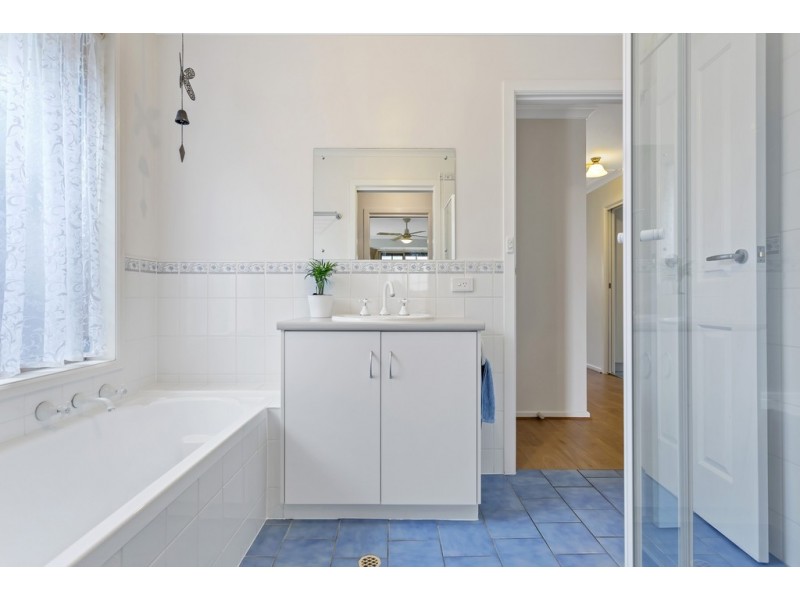 33 Talladira Way, Woodcroft SA 5162