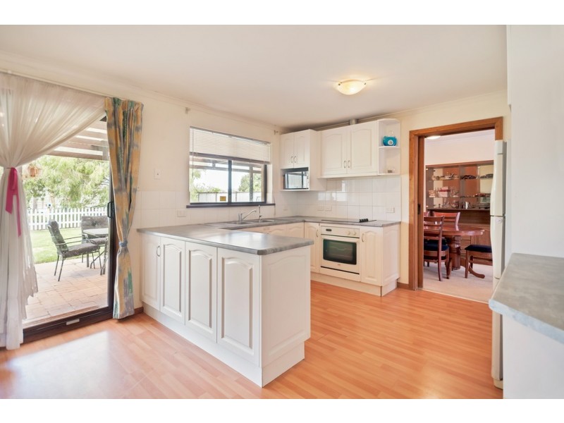 12 Whiteley Drive, Trott Park SA 5158