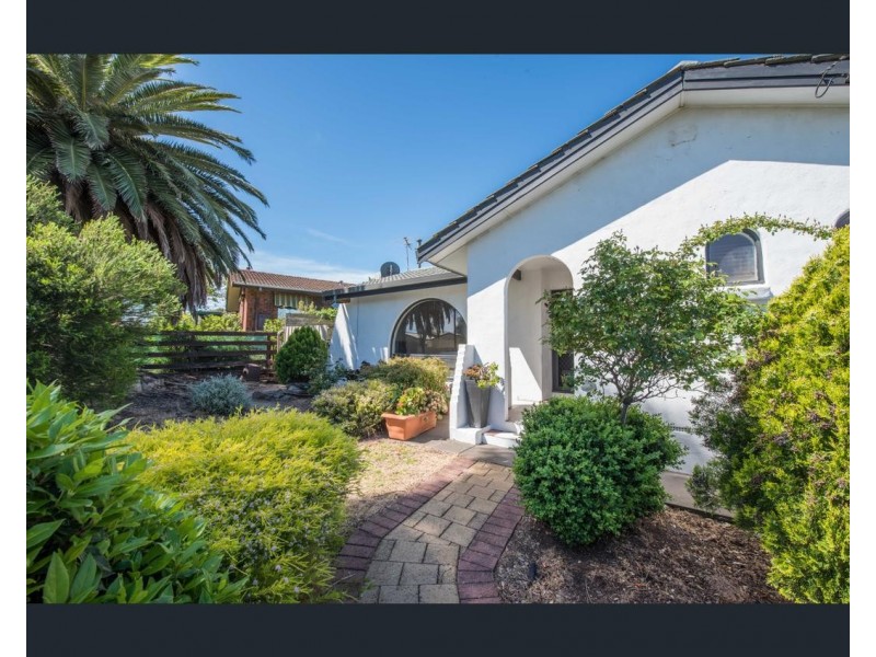 2 Parham Crescent, Port Noarlunga SA 5167