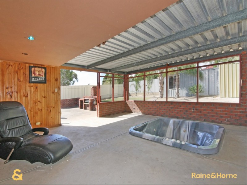 1 Nicolle Drive, Morphett Vale SA 5162