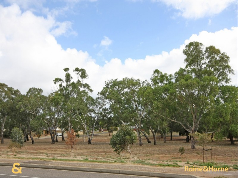 1 Nicolle Drive, Morphett Vale SA 5162