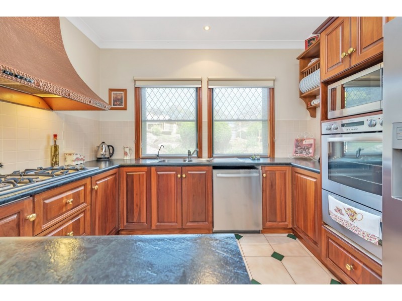 1 Horseshoe Drive, Woodcroft SA 5162