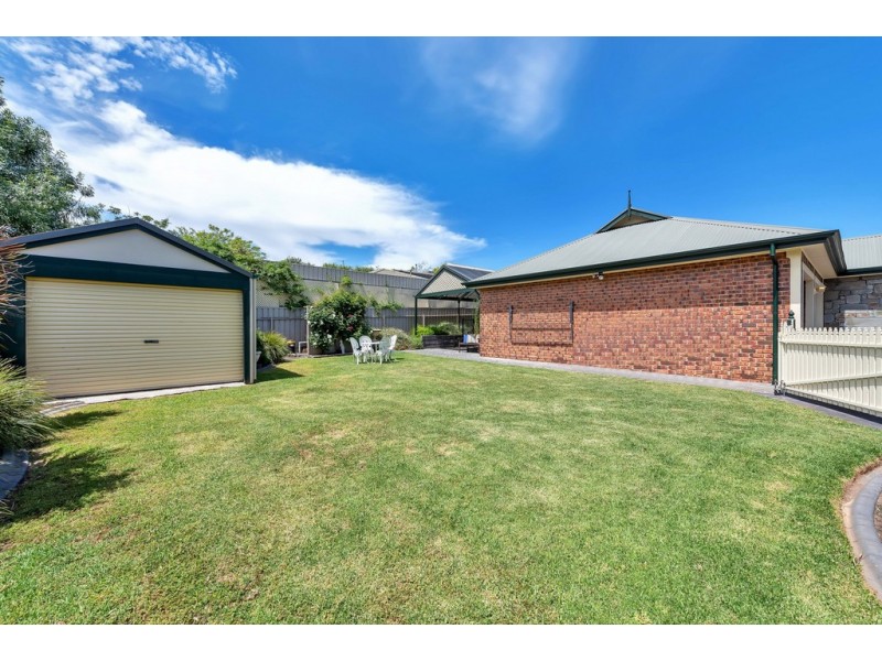 1 Horseshoe Drive, Woodcroft SA 5162
