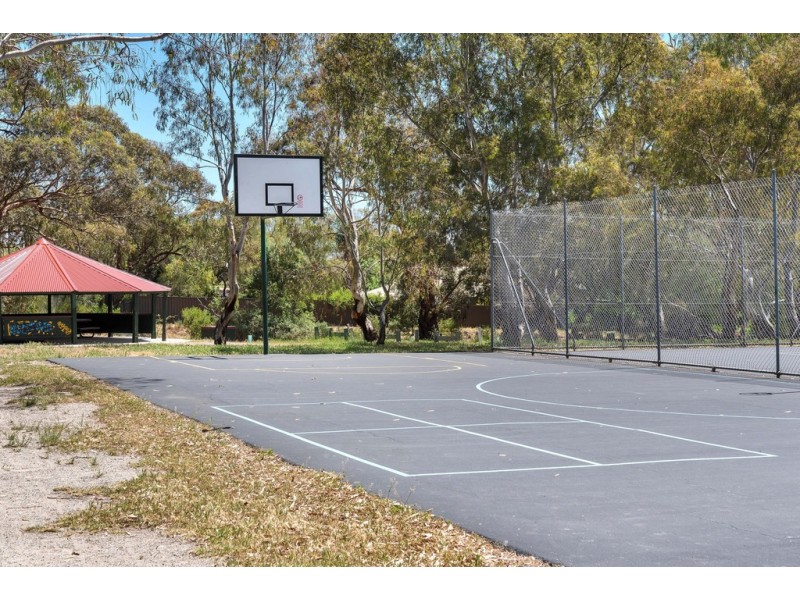 1 Horseshoe Drive, Woodcroft SA 5162
