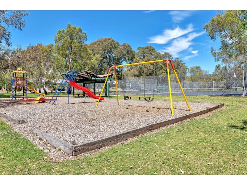 1 Horseshoe Drive, Woodcroft SA 5162