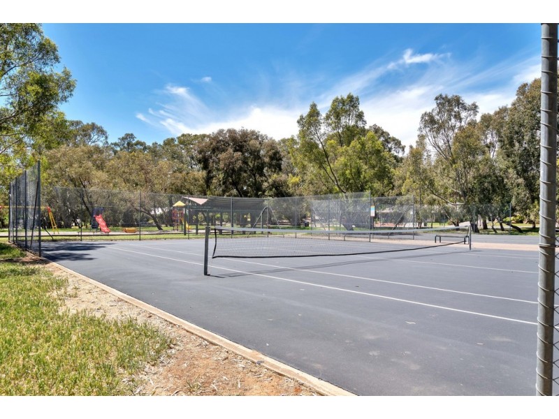 1 Horseshoe Drive, Woodcroft SA 5162