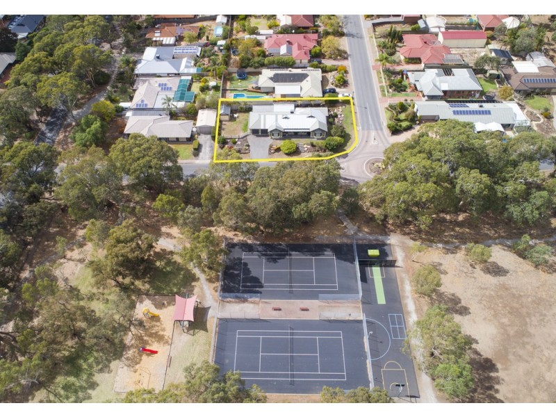 1 Horseshoe Drive, Woodcroft SA 5162