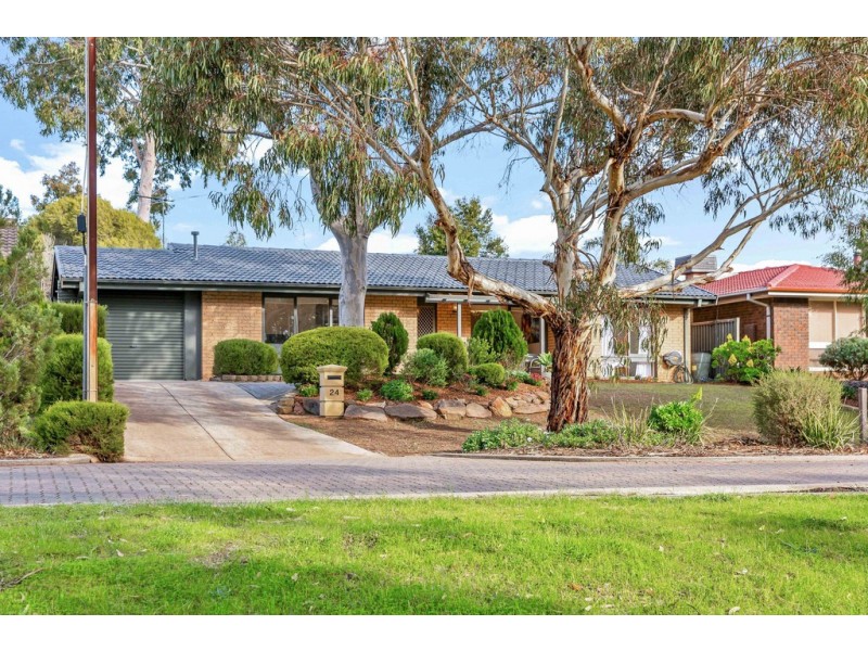 24 Leonard Road, Morphett Vale SA 5162