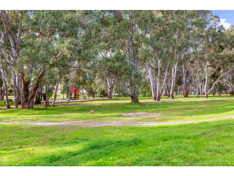 24 Leonard Road, Morphett Vale SA 5162